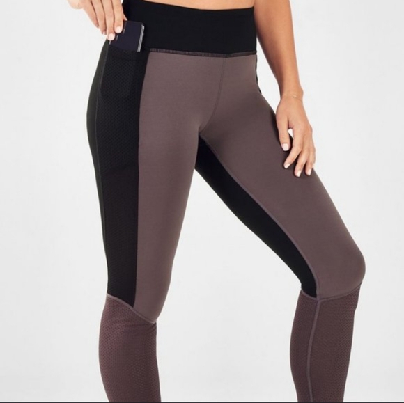Fabletics Mid-Rise Pocket Legging Size M Used Gray/Black - Picture 2 of 6